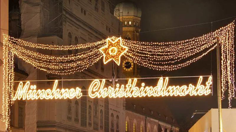 Munich Walking Tour with Visit to Christmas Market